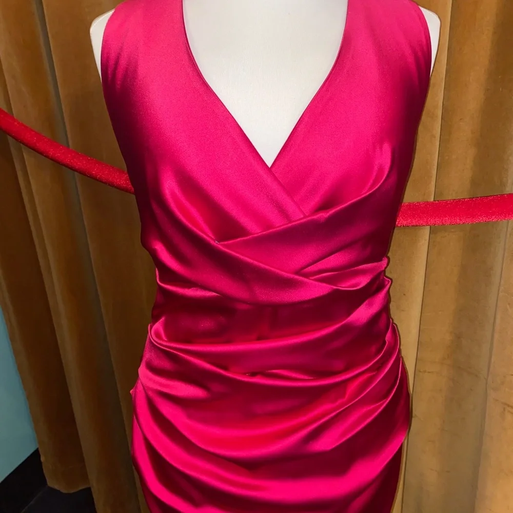 Talbot Runhof Barbie pink, fuchsia evening gown in duchesse satin.  SZ 14/44. - Picture 10 of 13